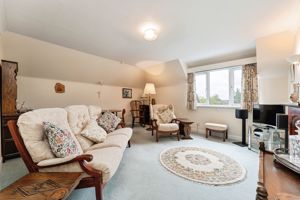 LIVING ROOM- click for photo gallery